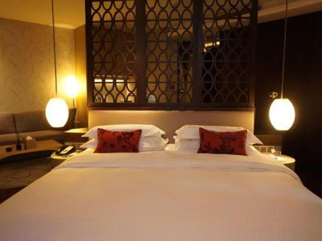 Maison New Century Hotel Dongguan Дунгуань Экстерьер фото