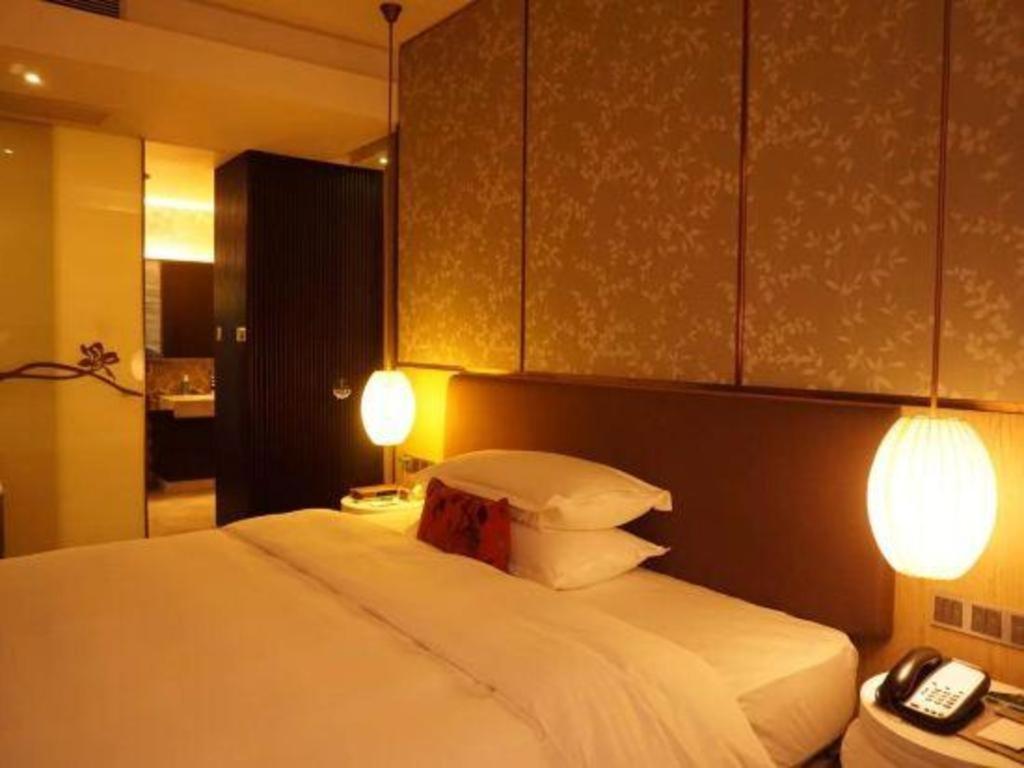 Maison New Century Hotel Dongguan Дунгуань Экстерьер фото