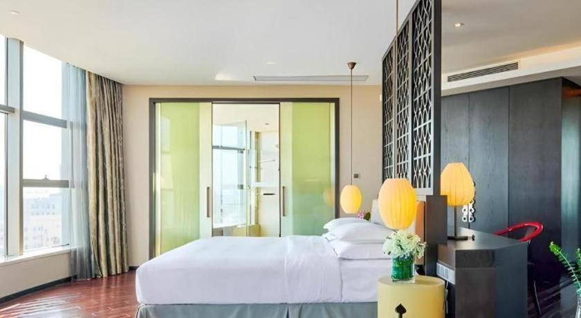 Maison New Century Hotel Dongguan Дунгуань Экстерьер фото