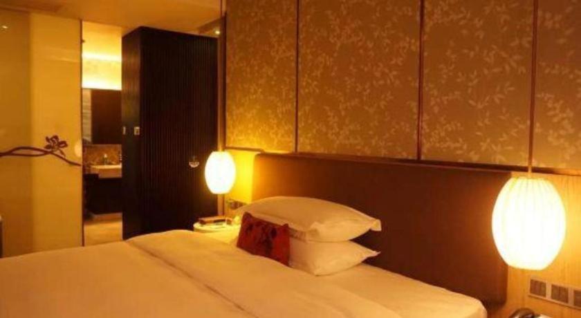 Maison New Century Hotel Dongguan Дунгуань Экстерьер фото